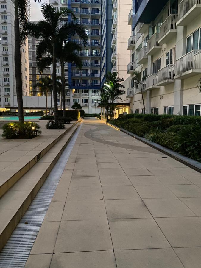 Madison'S Place At Sea Moa Manila Exterior photo