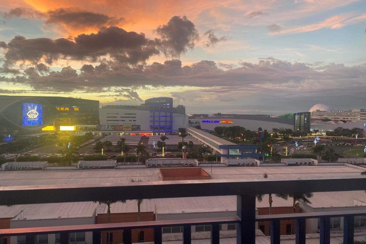 Madison'S Place At Sea Moa Manila Exterior photo